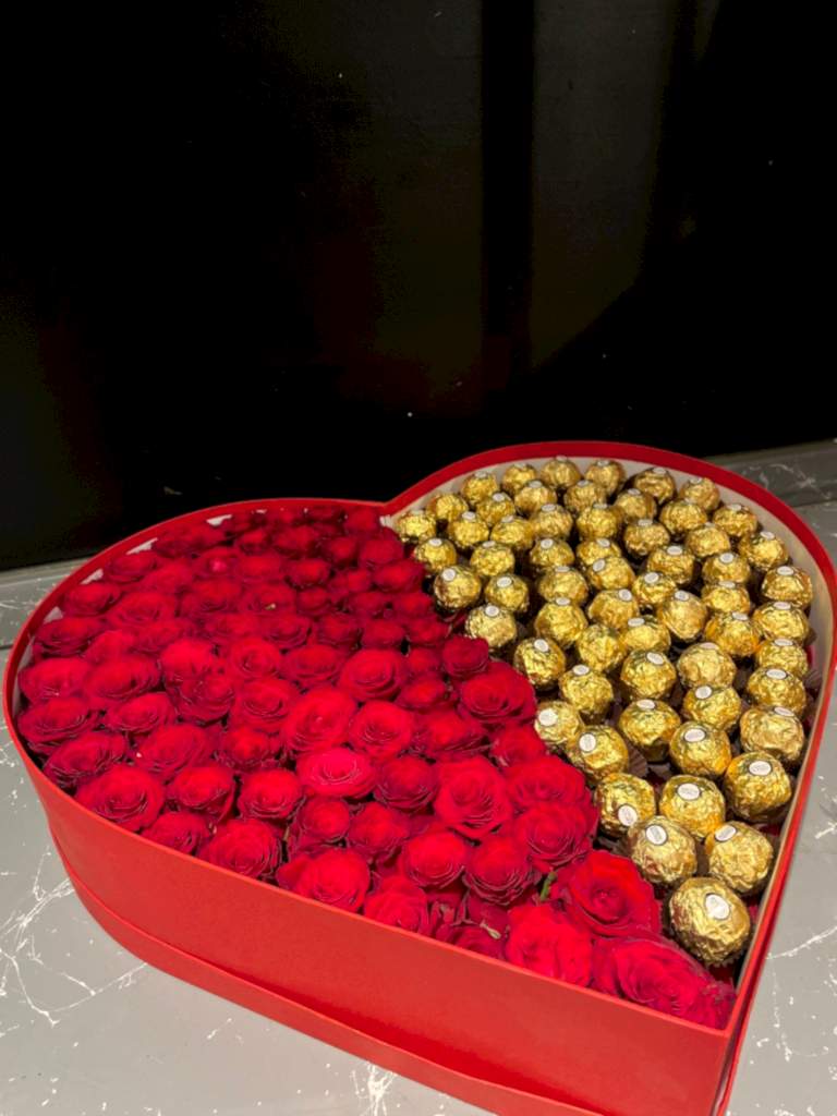Büyük Kalp Güller ve Çikolata